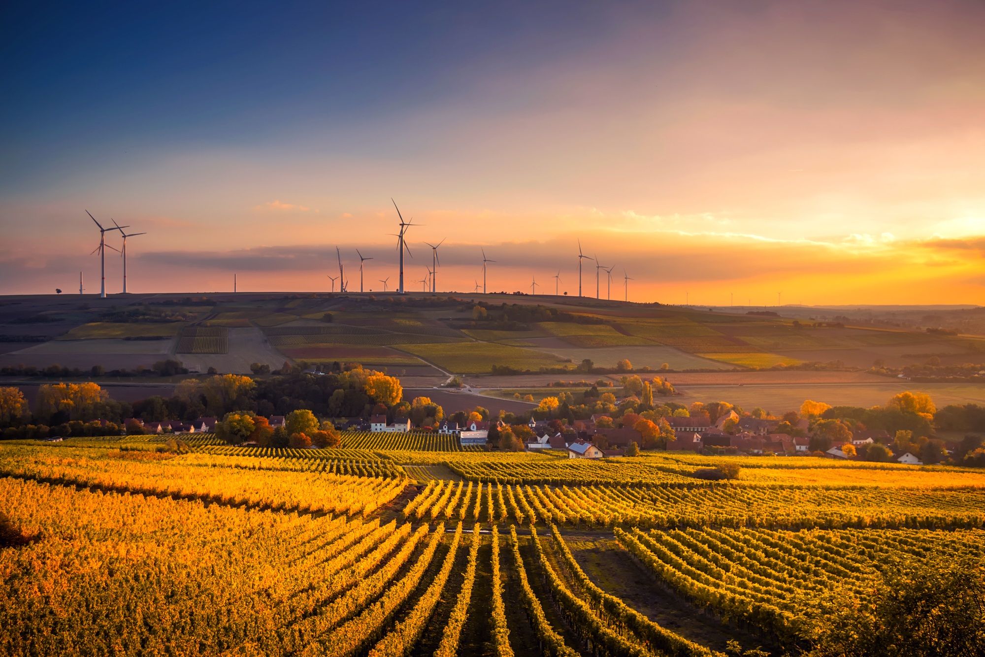 Heuvels en dorpen in het Normandische landschap